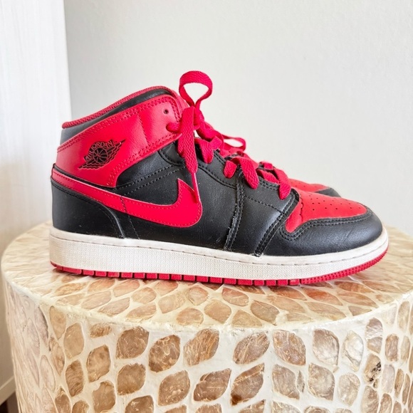 Nike Other - Nike Air Jordan 1 Mid Alternate Bred Sneakers size 6Y